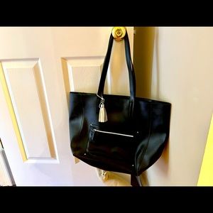 Bath &BW Black Friday Tote. New with Tags. Non smoking, Pet friendly home.